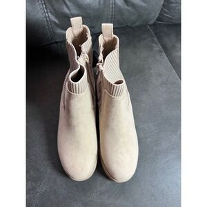 NB Women Beige Suede Knit Ankle Boots Lug Sole Zip Size 10W